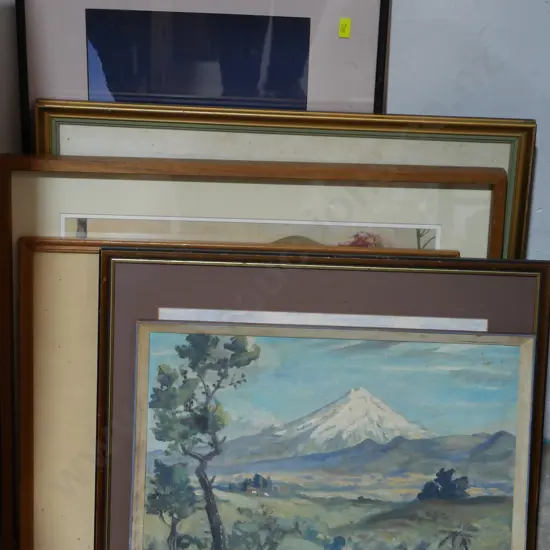 Assortment of paintings/pictures