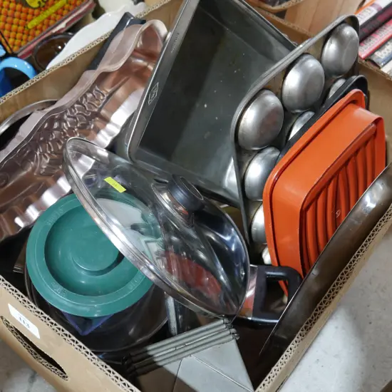 Pots, lids, baking trays etc
