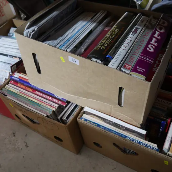 4 boxes books etc. - Dolls