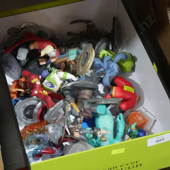 Assortment of Marvel/Disney figures ect