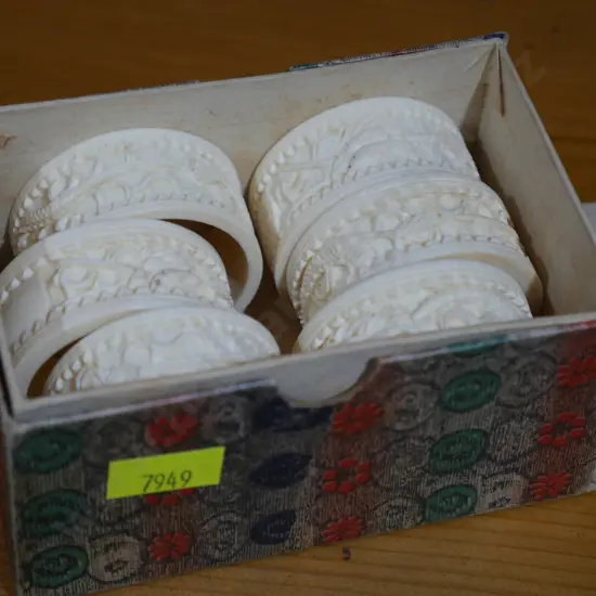 Carved servertte rings