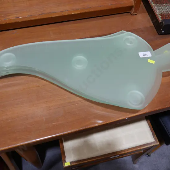 4 plastic leaf plates