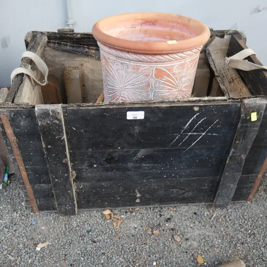 Wooden trunk, 2 plant pots