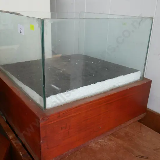 Glass aquarium