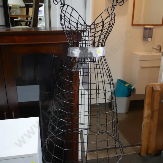 Wire bust