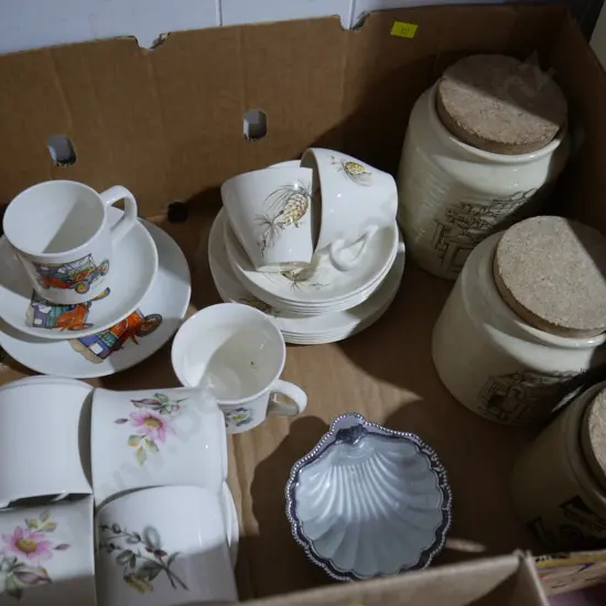 Crown Lynn dinnerware etc