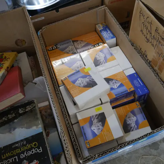 Quantity of stretched canvas's