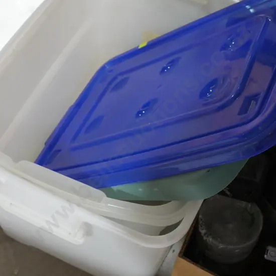 Plastic storage containers