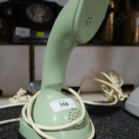 Suicide telephone green