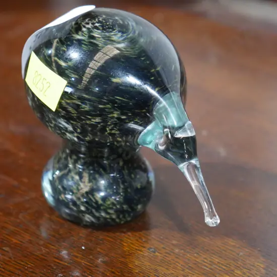 Glass kiwi