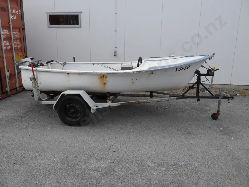 Boat and trailer, Honda outboard motor Image 1++