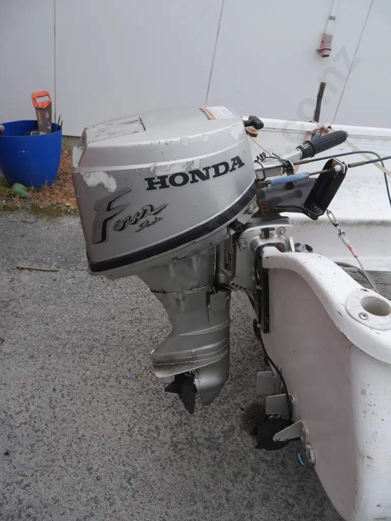 Boat and trailer, Honda outboard motor Image 1++