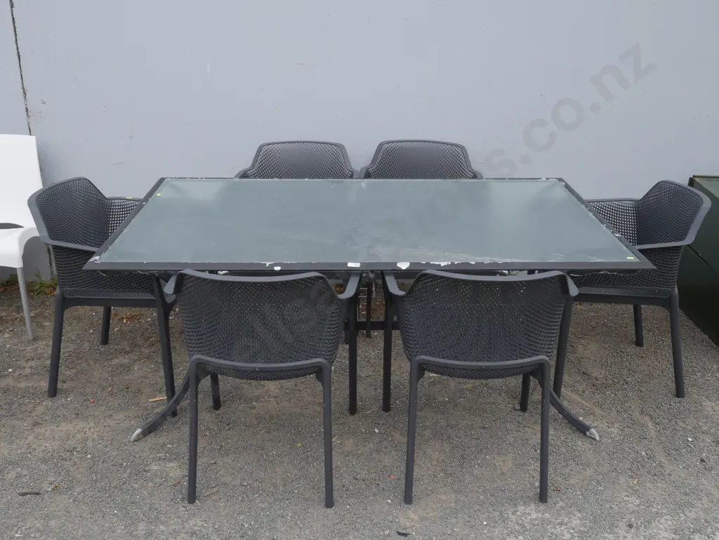 Glass top outdoor table and 6 chairs Image 1++