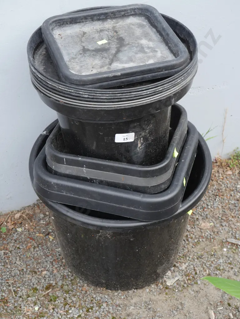 Plastic plant pots Image 1++