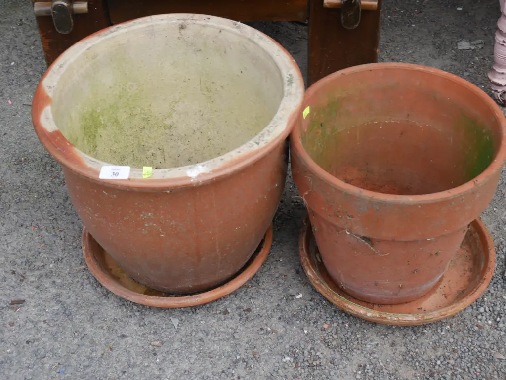 2 plant pots Image 1++