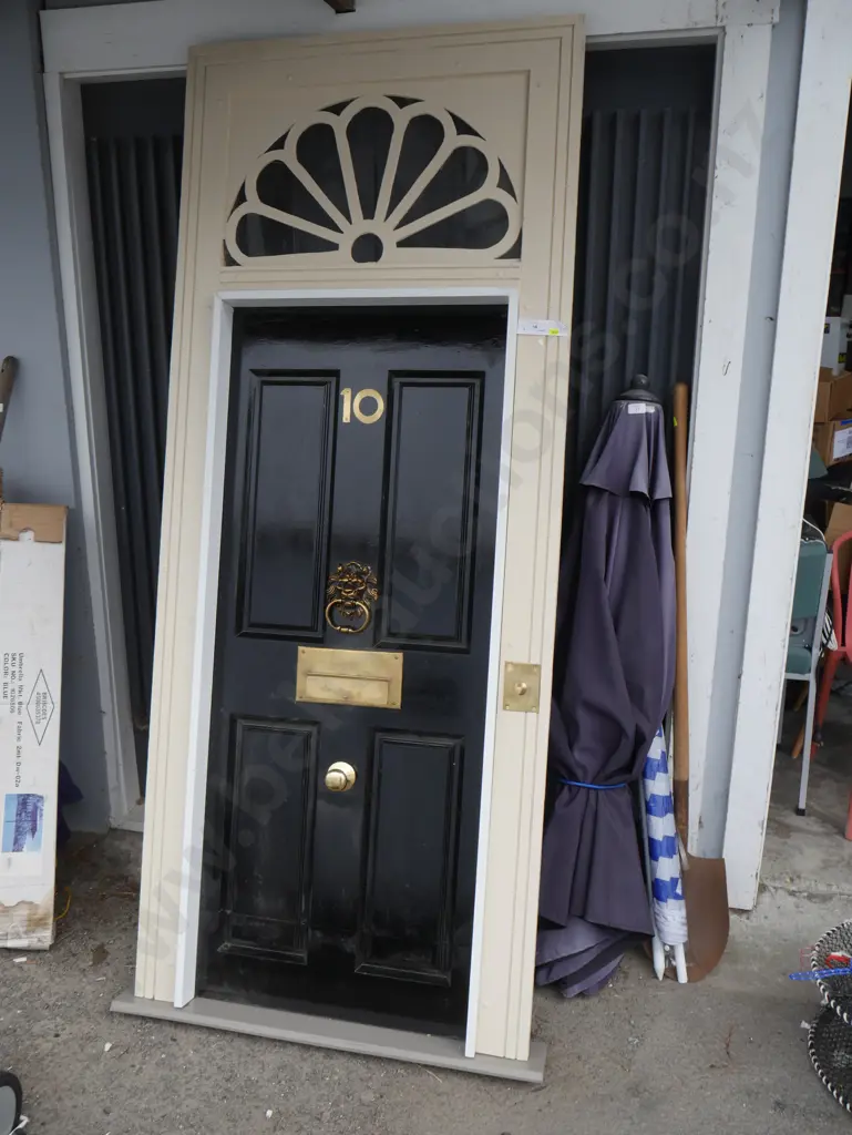 10 Downing Street door replica Image 1++