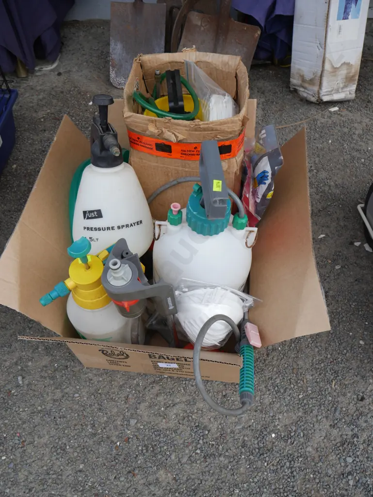 Assorted garden sprayers Image 1++