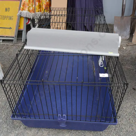Pet crate and blind