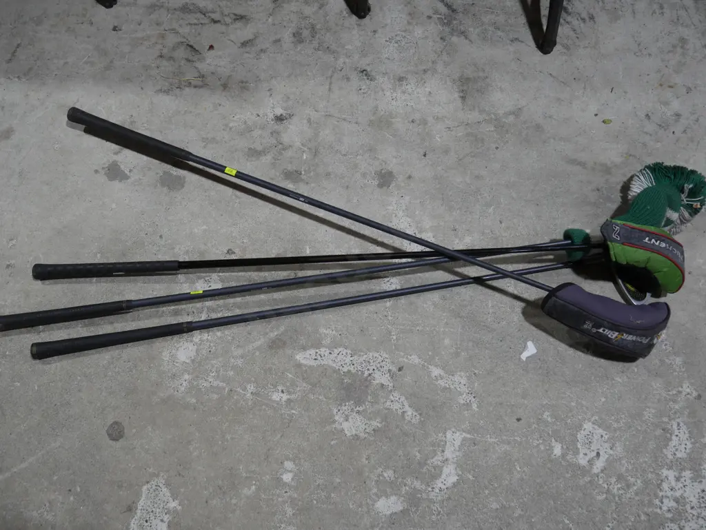 4 golf clubs Image 1++