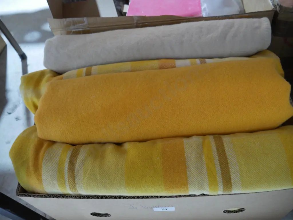 Woollen blankets Image 1++