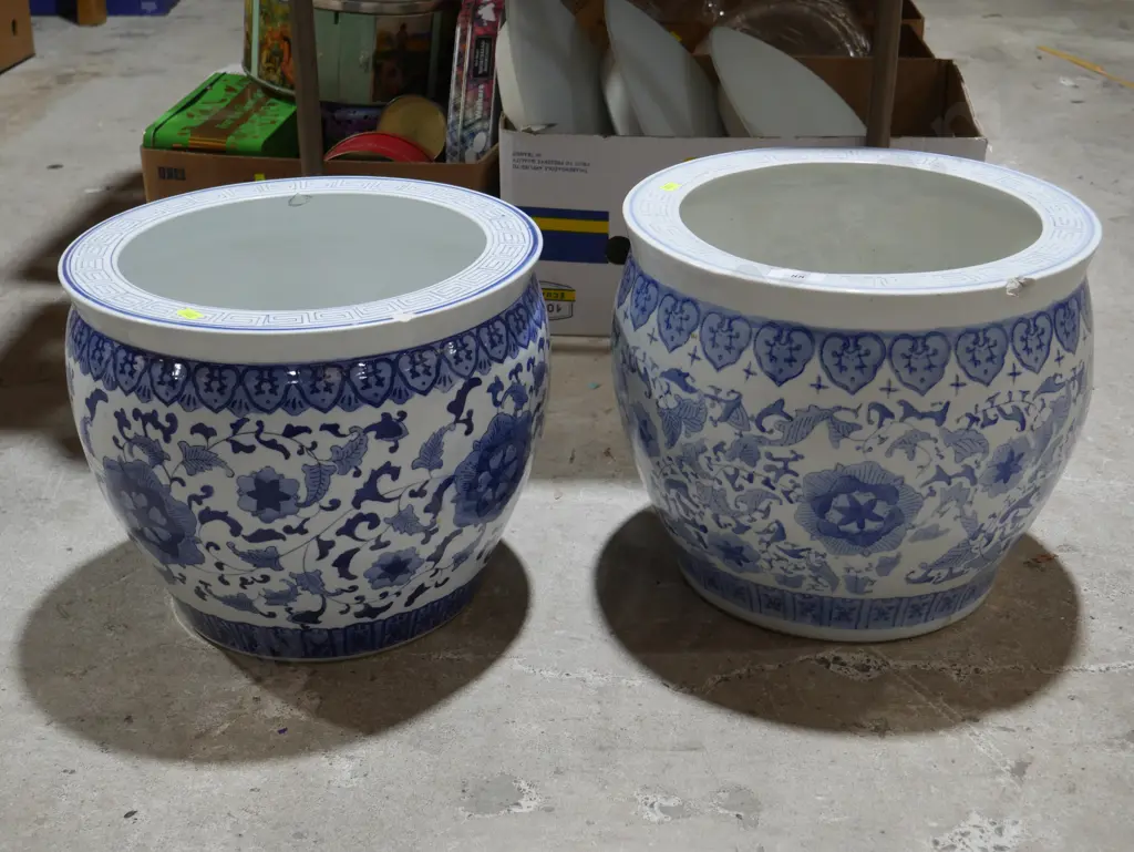 2 Oriental plant pots Image 1++