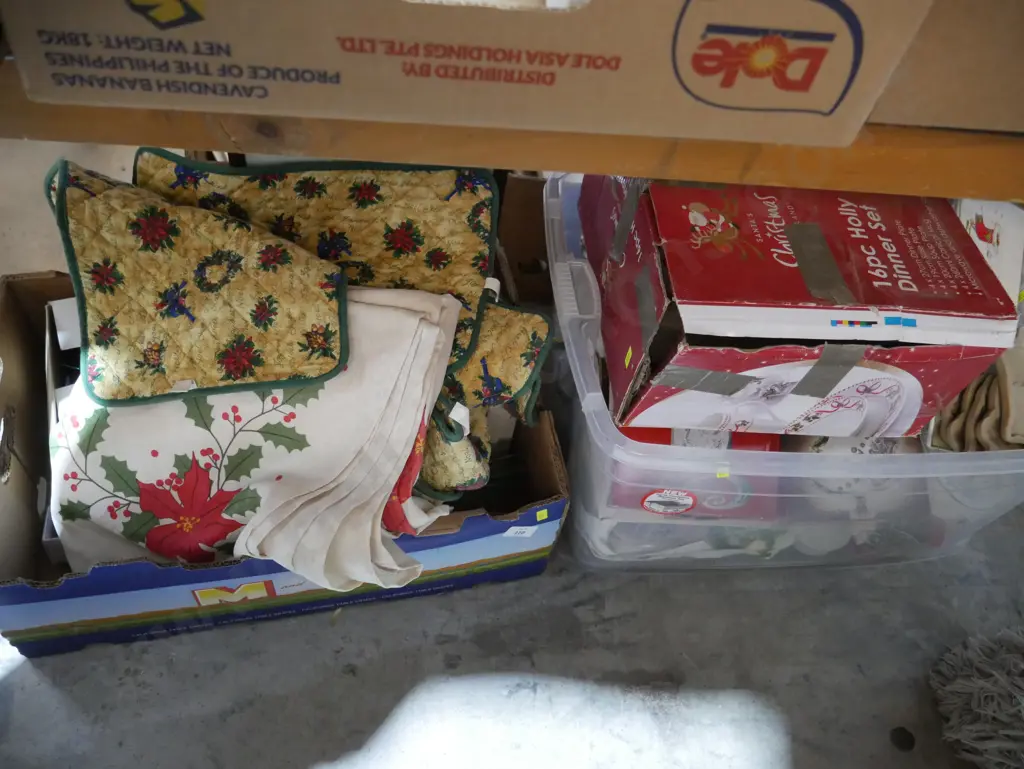 Two boxes of Christmas dinnerware etc Image 1++