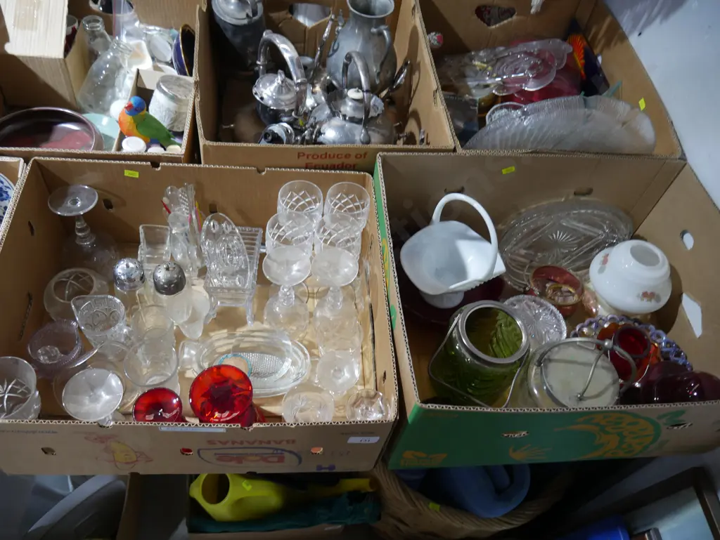 Two boxes of glassware Image 1++