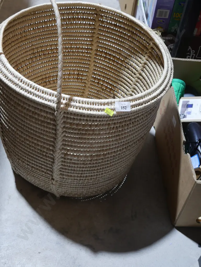 Wicker basket Image 1++