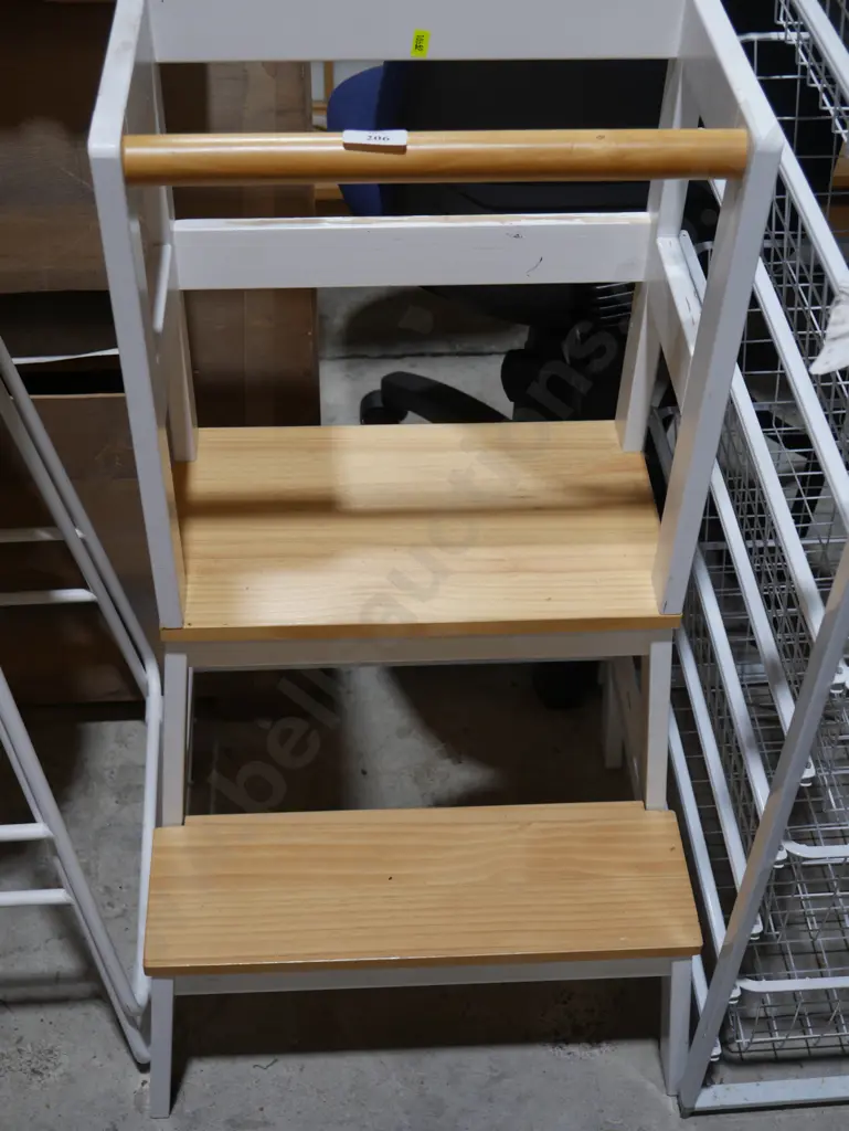 Child's kitchen helper Image 1++