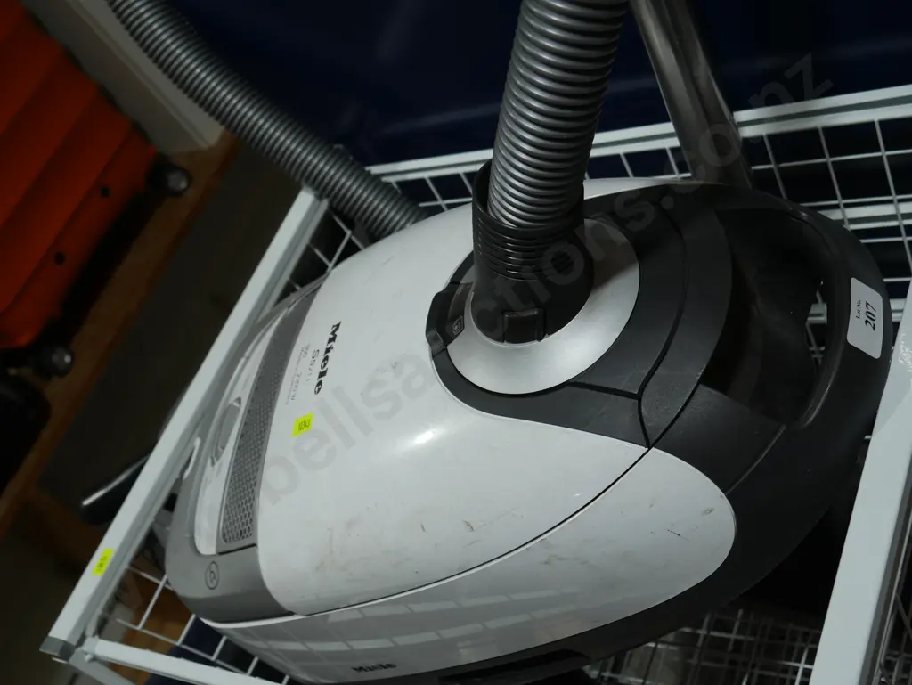 Miele vacuum cleaner Image 1++