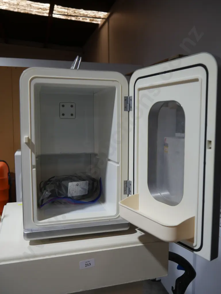 Portable cooler/ warmer Image 1++