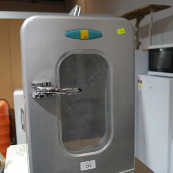 Portable cooler/ warmer