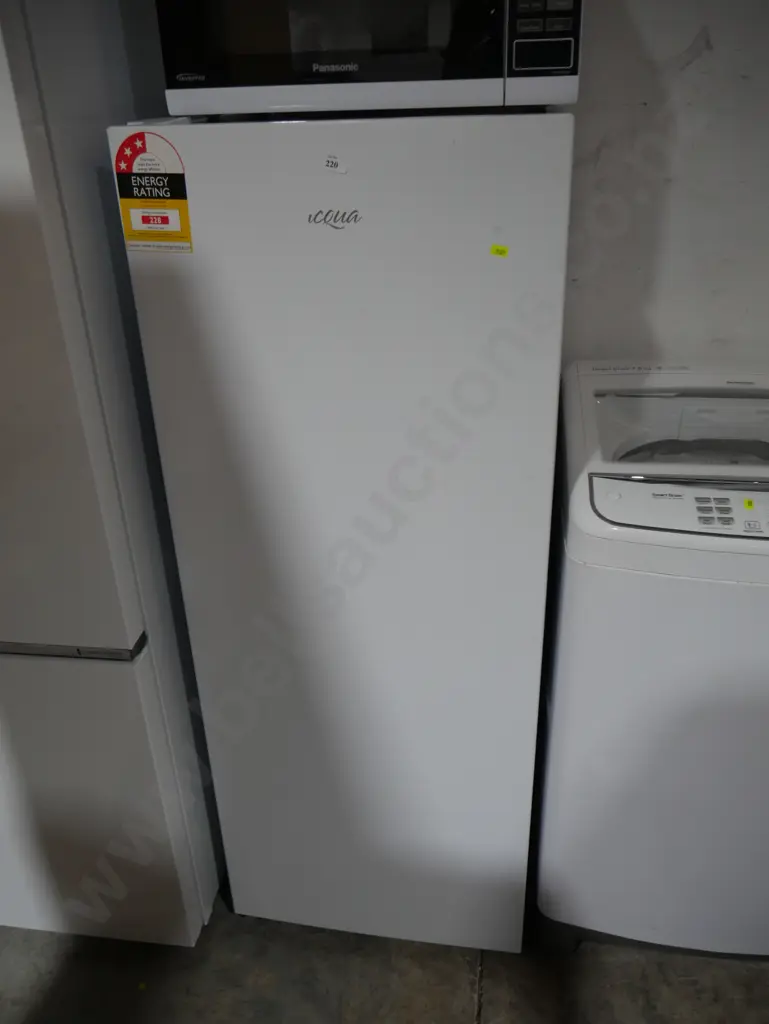 Aqua upright freezer Image 1++