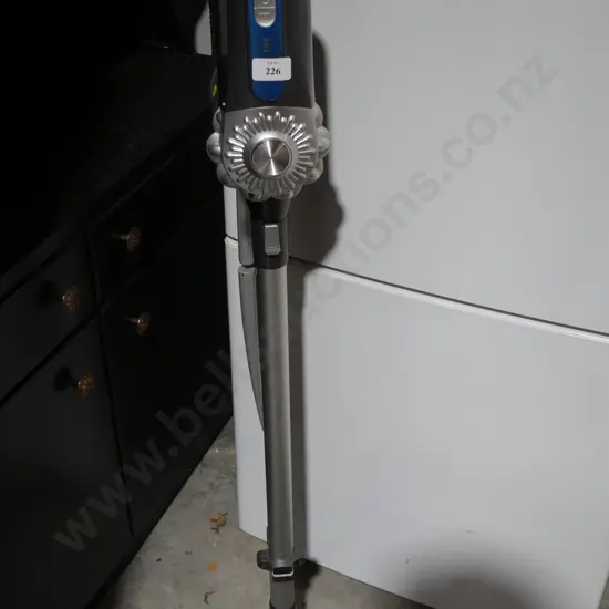 Living and co stick vac no charger