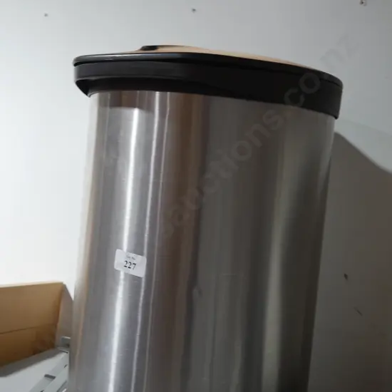 2 X Pedal rubbish bin