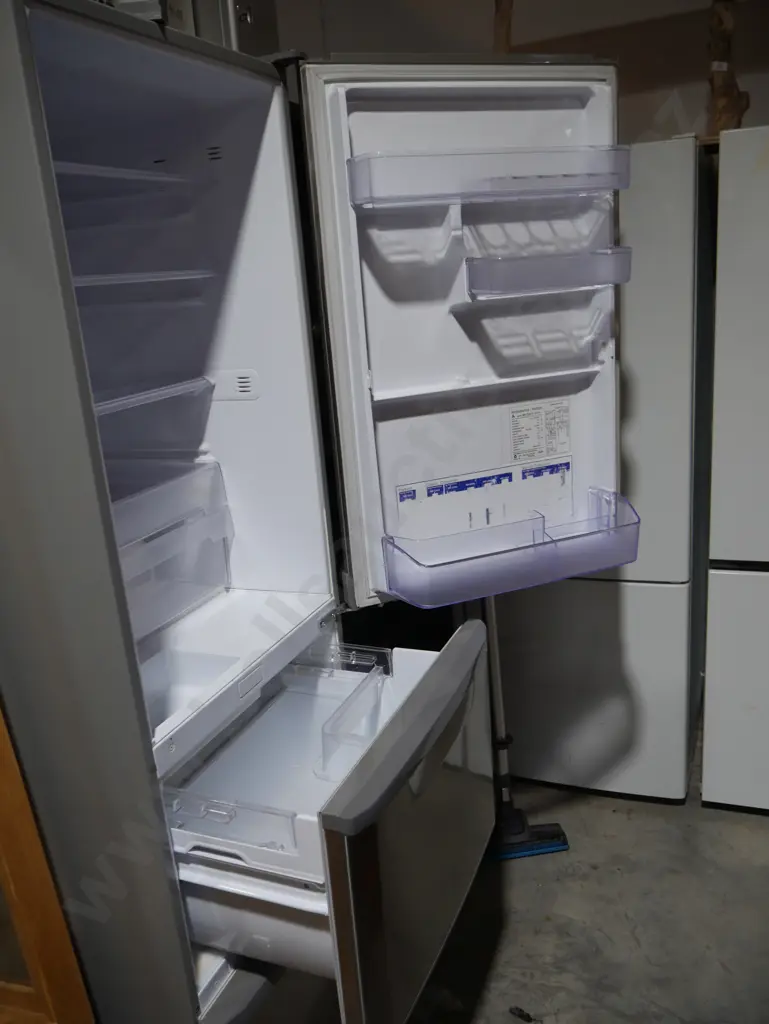 Mitsubishi fridge freezer Image 1++