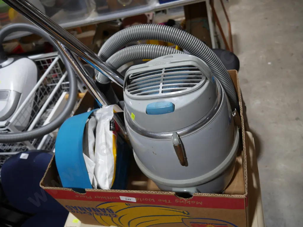 Tellus vacuum cleaner and accessories Image 1++