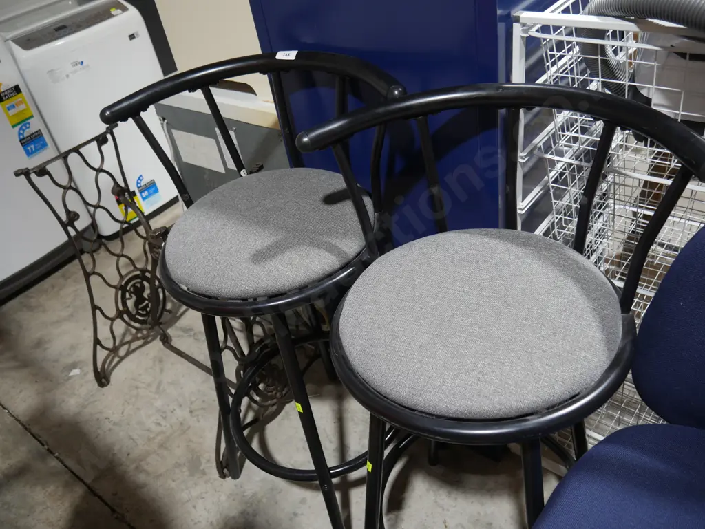 2 swivel top bar stools Image 1++
