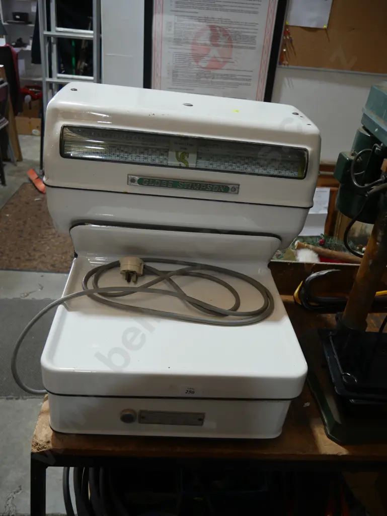 Globe Stimpson computing scale Image 1++