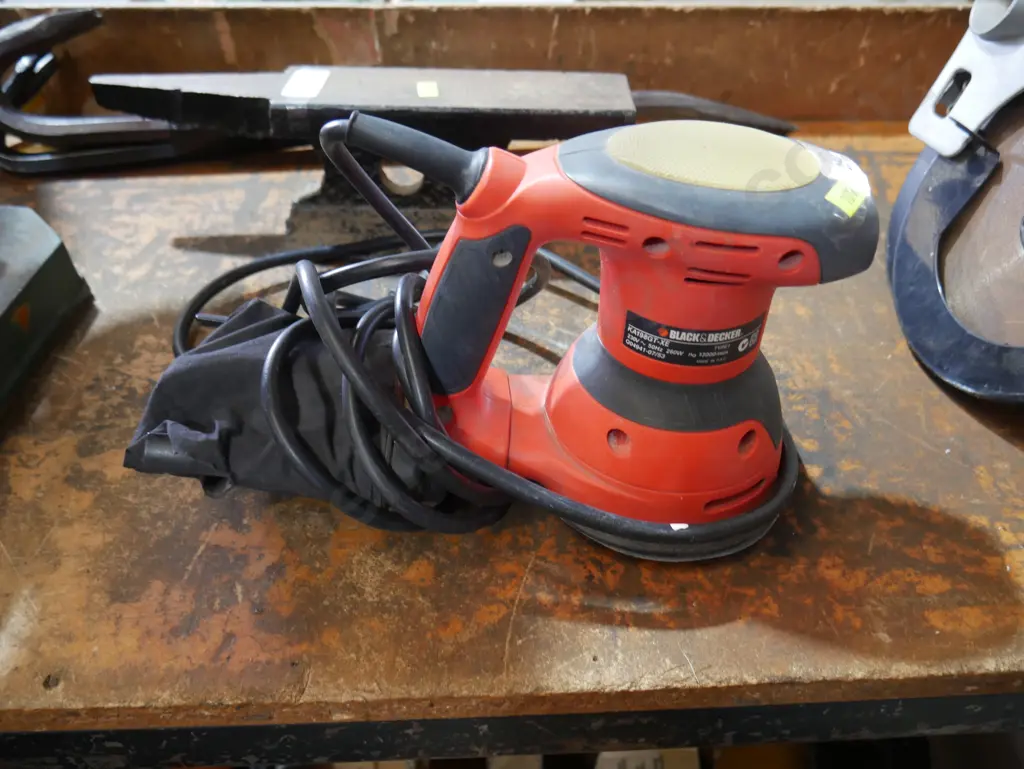 Black and Decker sander Image 1++