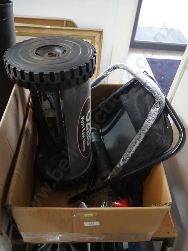 Ozito push reel mower Image 1++