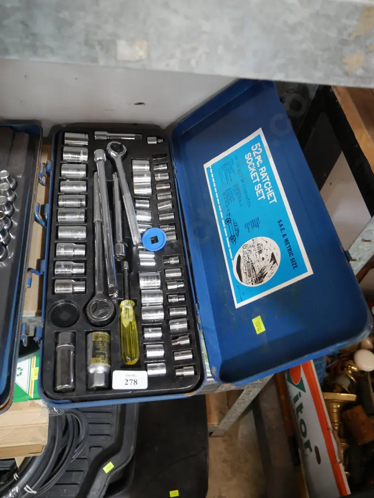 52 piece ratchet socket set Image 1++