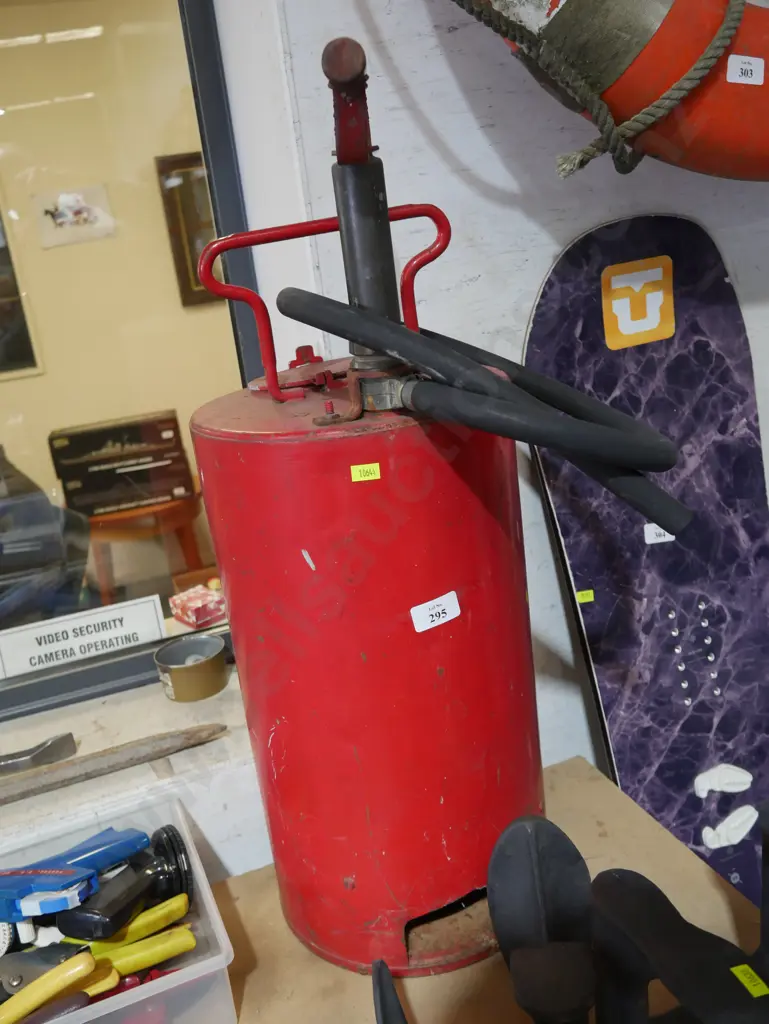 Old fire extinguisher Image 1++