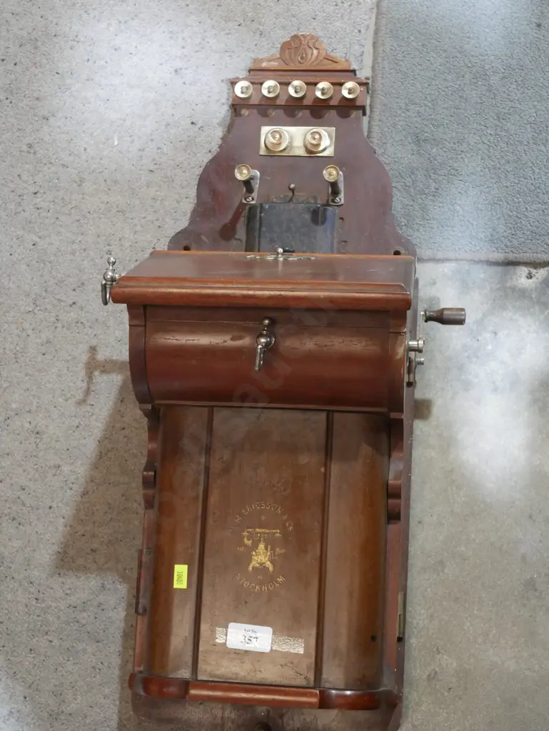 Vintage wall phone Image 1++