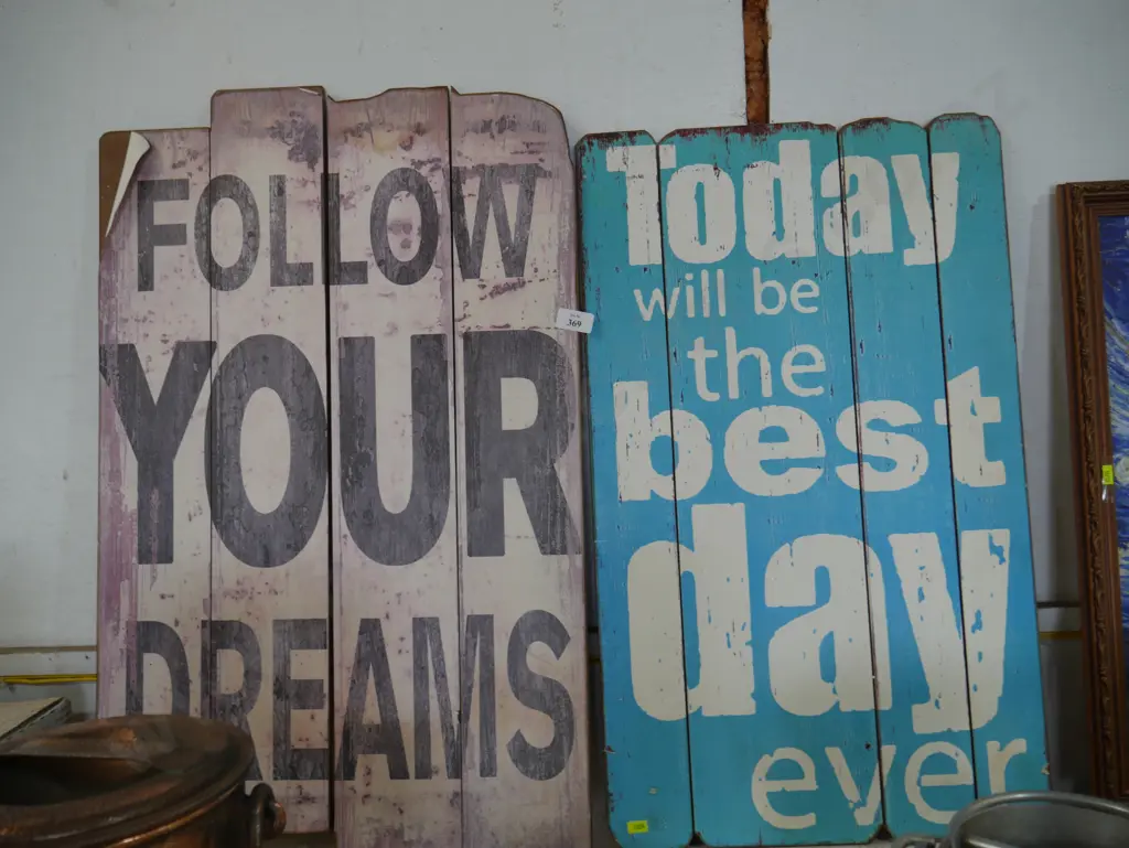 2 wooden signs Image 1++