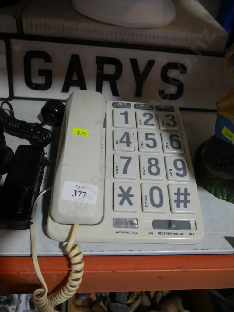 Large type telephone Image 1++