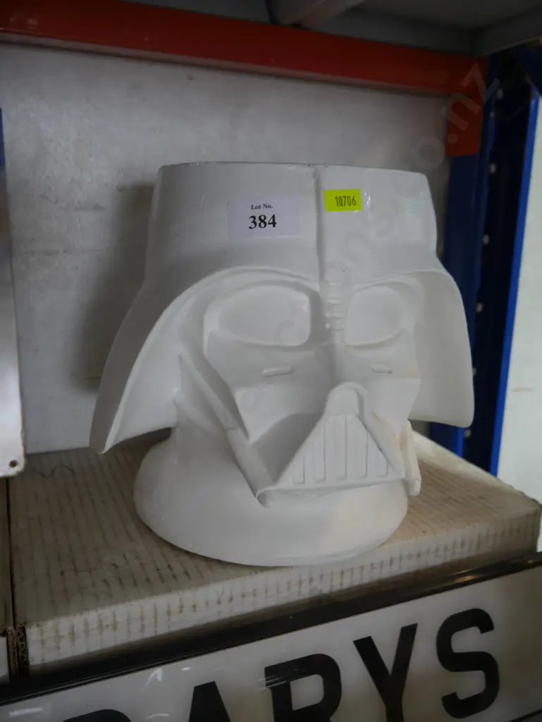 Star wars head plant stand Image 1++