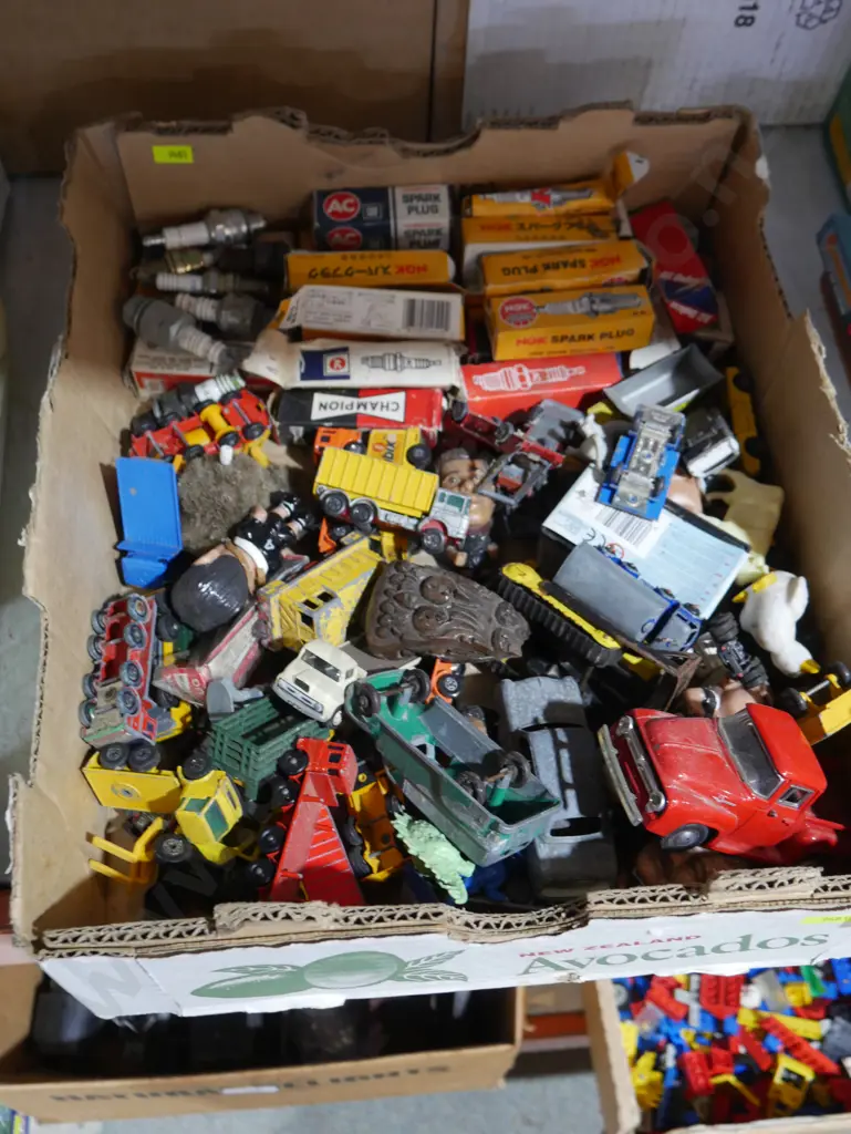 Spark plugs and toy cars Image 1++