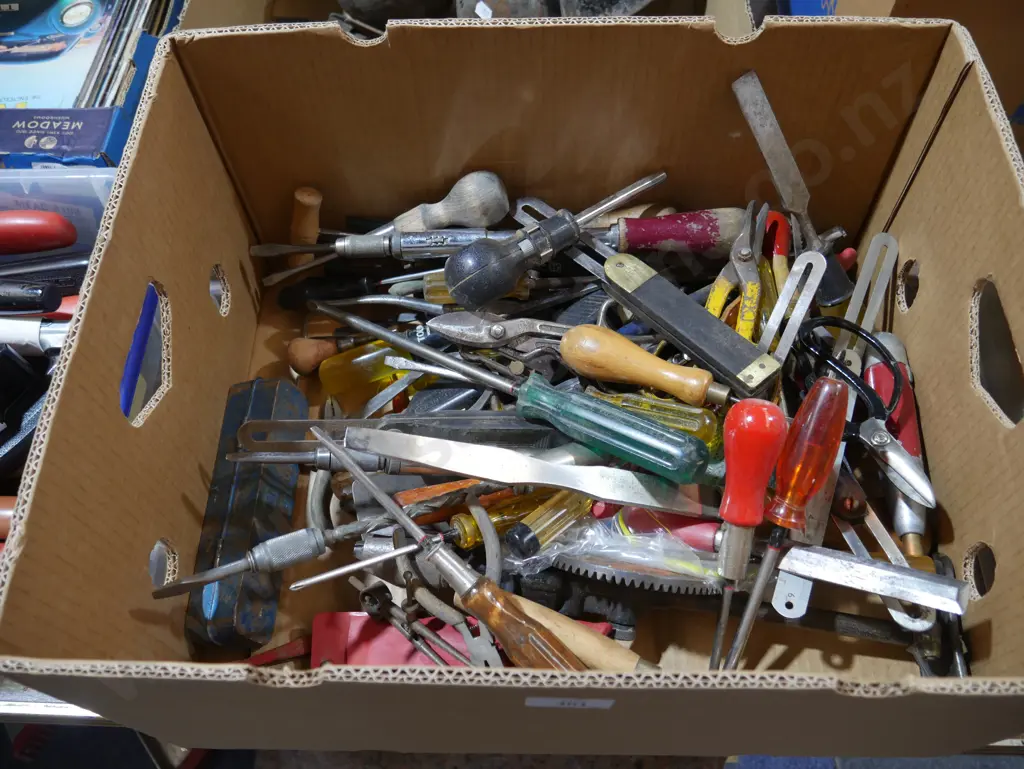 Assorted screwdrivers, pliers etc Image 1++