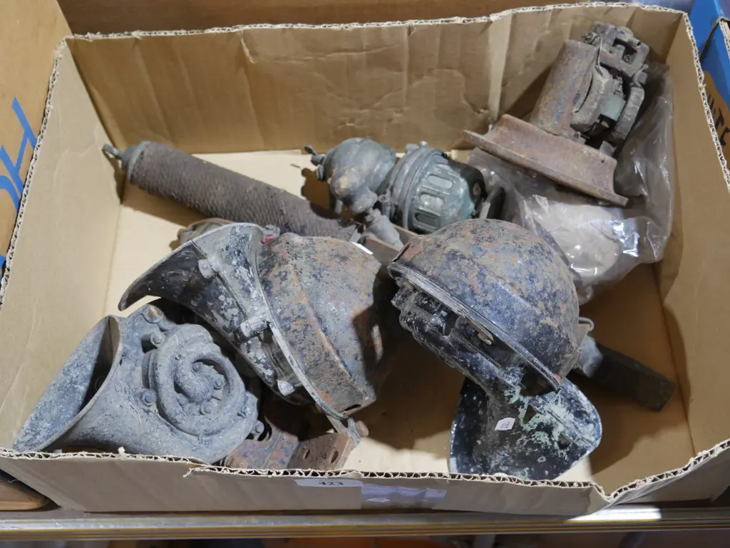 Vintage car horns etc Image 1++